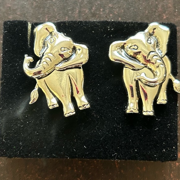 Avon Jewelry - Avon Earrings. Antique. New without use. Gold Tone